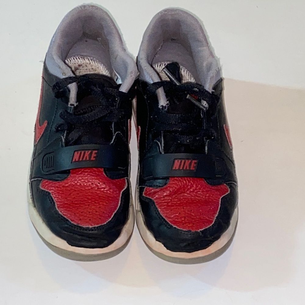 Nike Kids Black and Red Sneakers Size 2.5Y Not Insoles - Picture 6 of 15